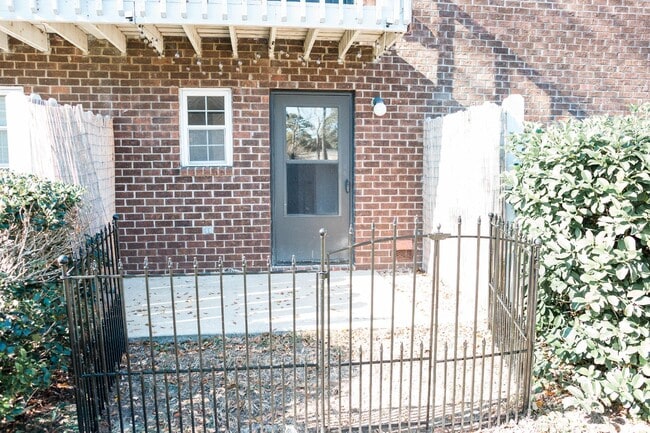 Building Photo - 21 Rivers Point Row Rental