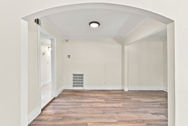Photo - 1012 W Hart Ave