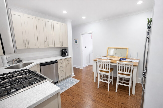 Photo - 2467 N Clark St Unit 3