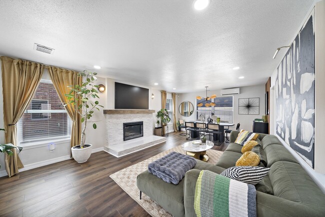 Photo - 3226 Oakdale St