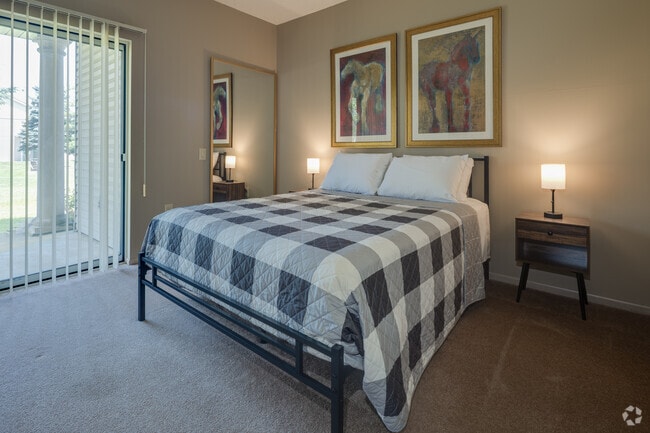 2BR, 2BA - 1,088SF - Bedroom