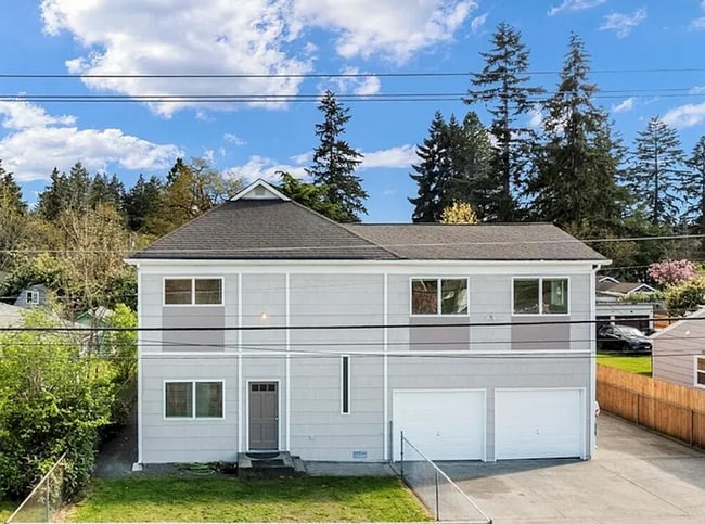 Building Photo - Remodeled 2BR w/ Garage, Fenced Yard & Stainless Steel Appliances