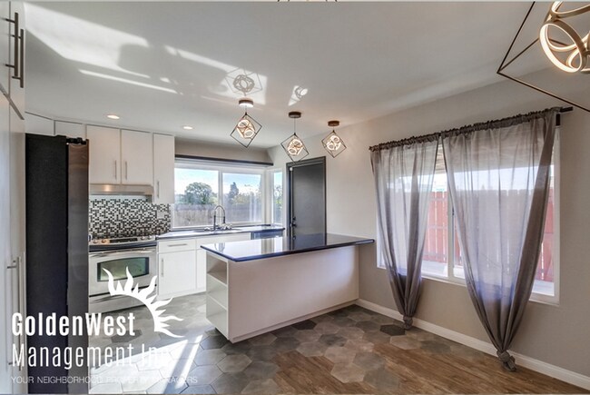 Updated 3Bdm 2Ba Single-Family Home in Paradise Hills!