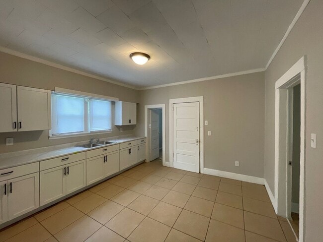 Photo - 2155 S 13th St