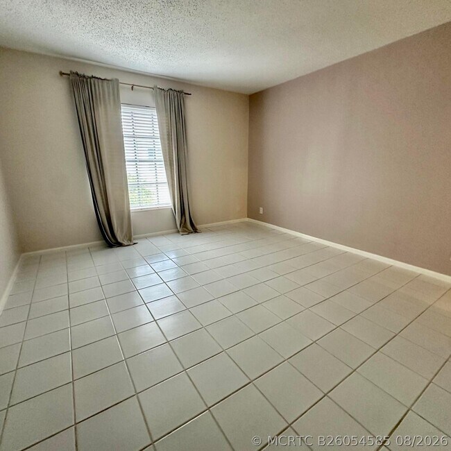 2171 NE 66th St Unidad 828