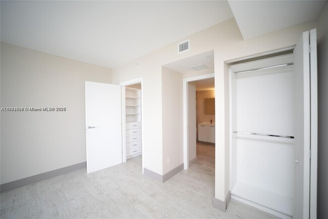 Photo - 1300 Brickell Bay Dr Unidad 1006