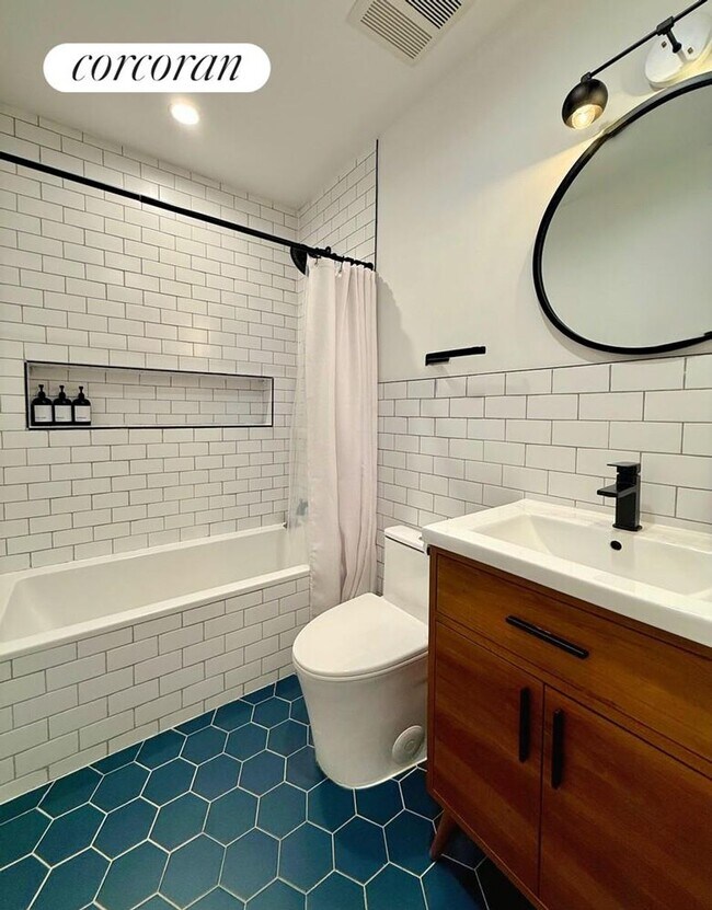 Photo - 938 Putnam Ave