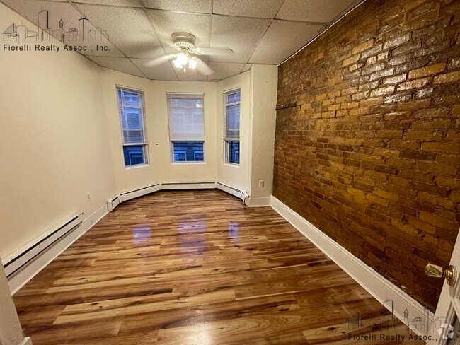Building Photo - 56 Prince St Unit 4 Rental