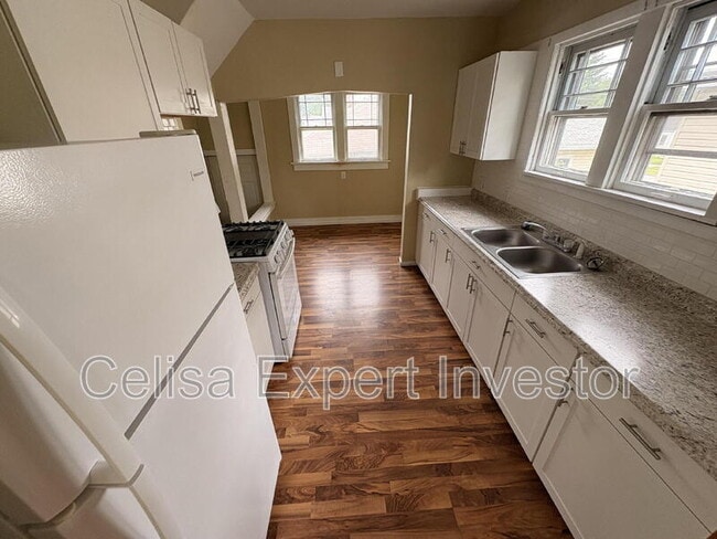 Photo - 644 Greenlawn Ave