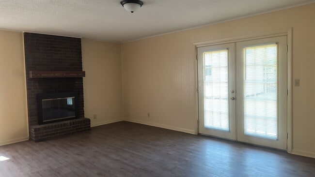 Photo - 2800 S Taft St