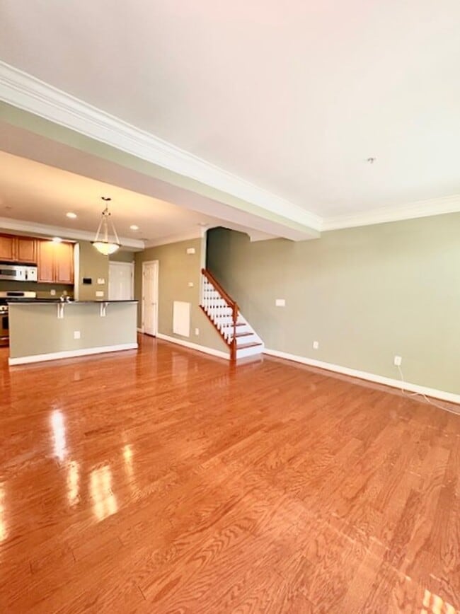 Photo - 645 Whetstone Glen St