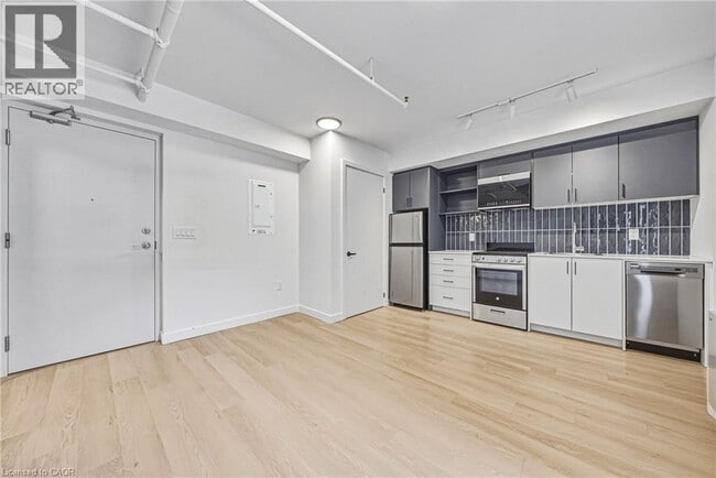 Photo - 325 James St S Unit 206