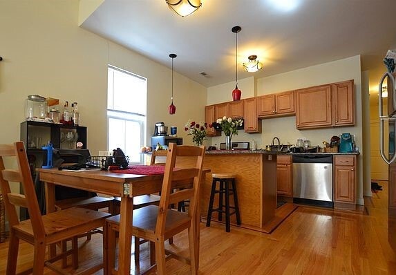 Building Photo - 233 Boylston St Unit 3