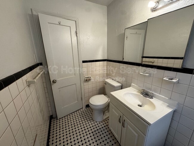 Photo - 3025 NW Grand Blvd