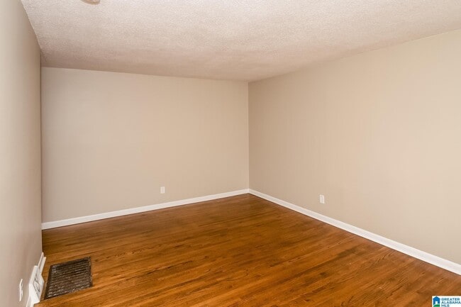 Photo - 448 Sunhill Rd NW