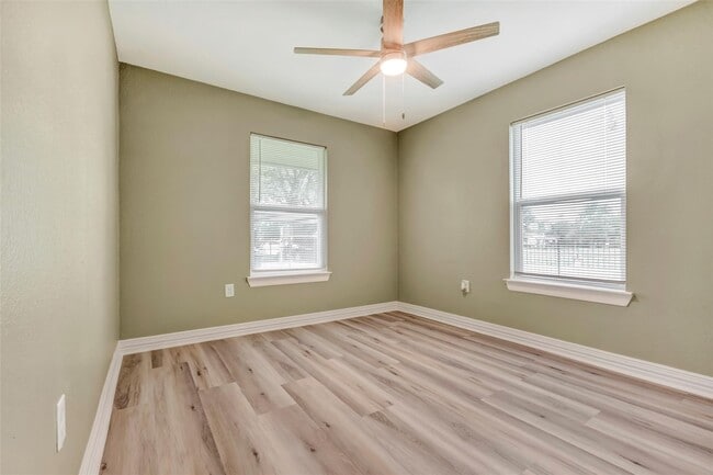 Photo - 5955 Bellfort Ave