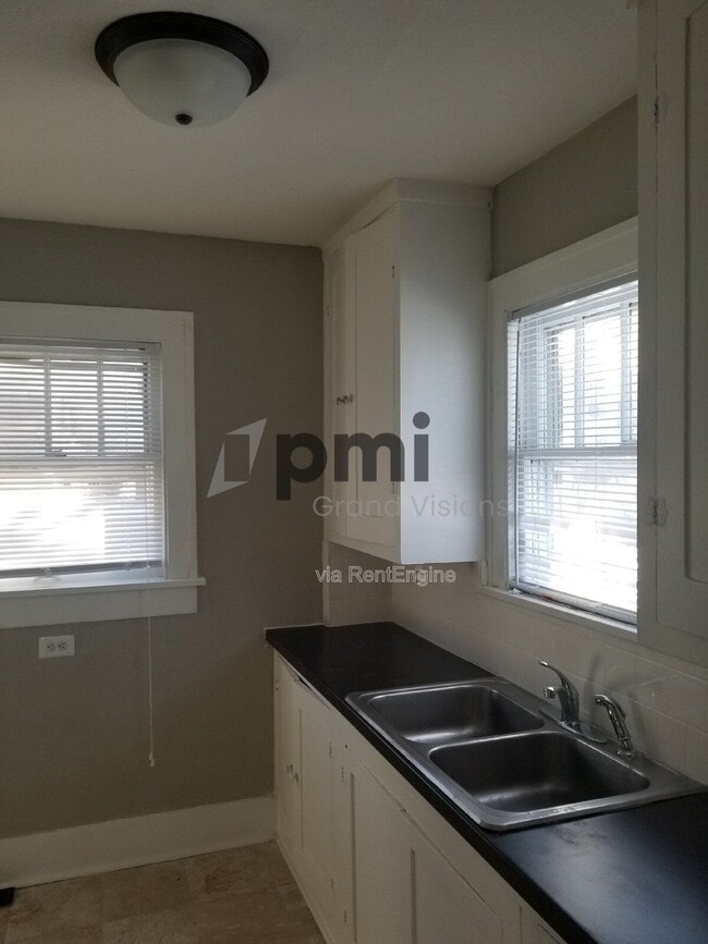 Photo - 698 S Stone St