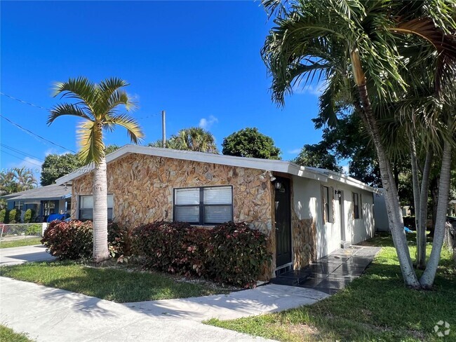 Building Photo - 113 NW 13th Ave Unit Front Rental