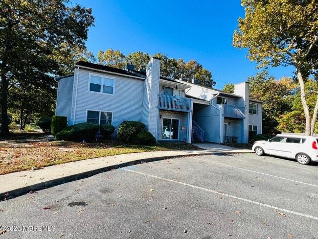 Building Photo - 8 Scotch Pine Dr Unit 186