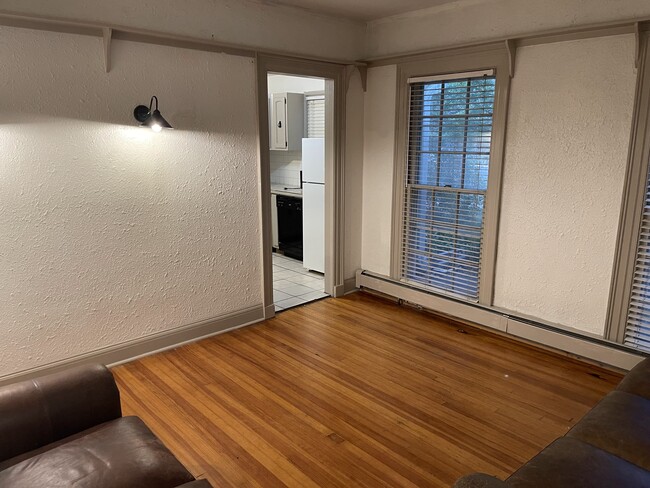 Livingroom - 318 S 15th St Unit C