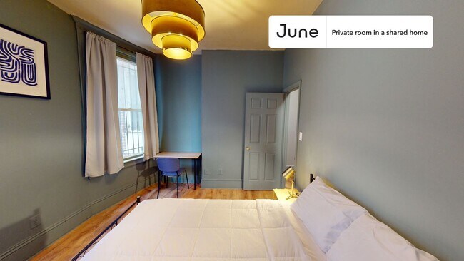 Room in Shared 5 bed/2 bath home in Columbia Heights