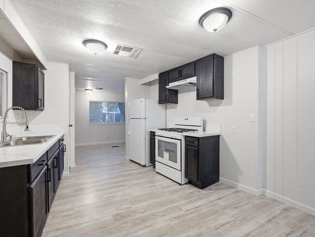 Building Photo - 1655 W Ajo Wy