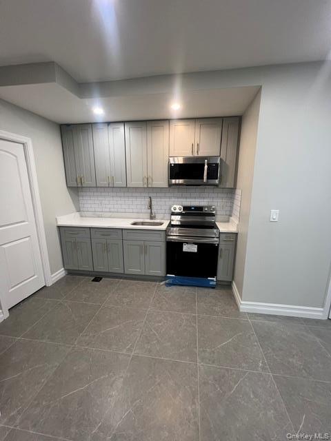 Photo - 2524 Tenbroeck Ave