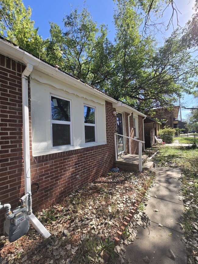 Photo - 1018 N Volutsia