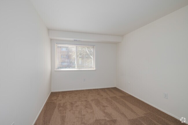 2BR, 1.5BA w/Den - 1,088SF - Second Bedroom