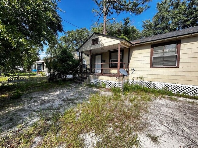 Photo - 2057 Brackland St