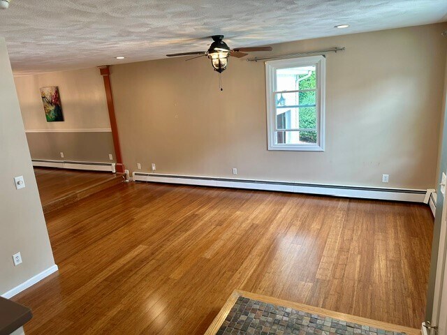 Living Room - 143 Oak Park Dr Unit Townhouse w/garage
