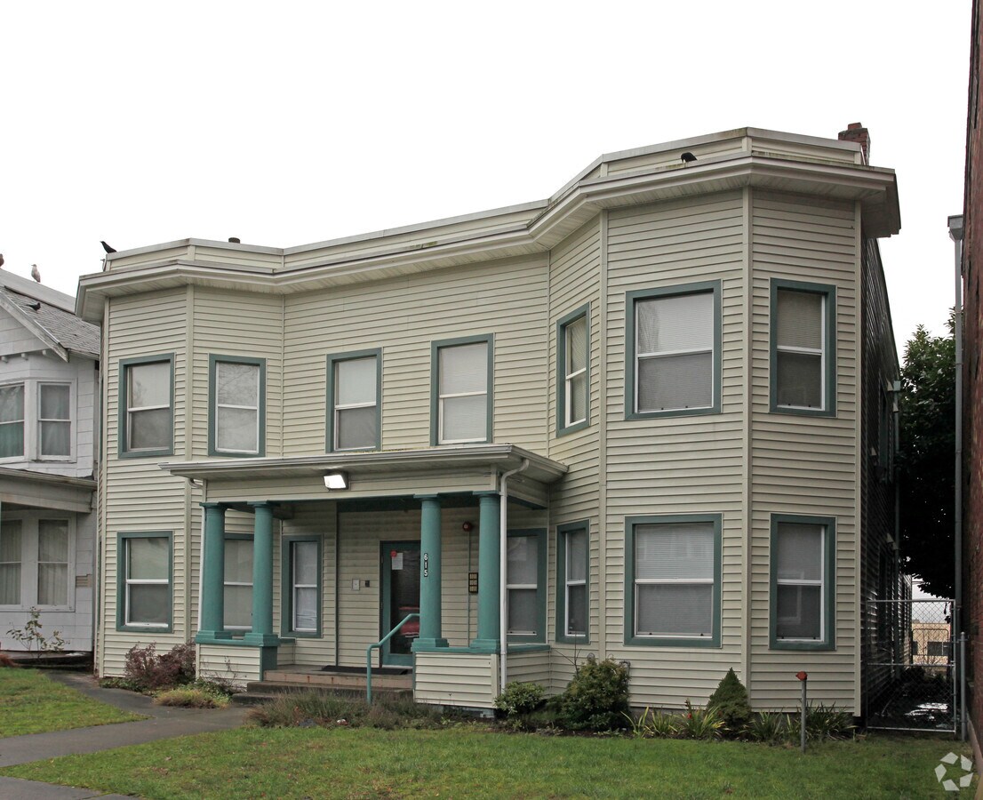 Photo - 615 S G St Apartments