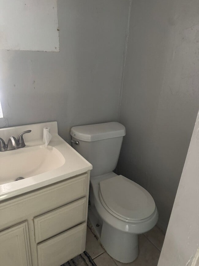 Photo - Adorable 1/1 bathroom fenced in yard