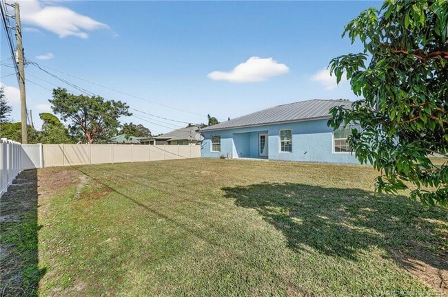 Photo - 1855 17th Ave SW