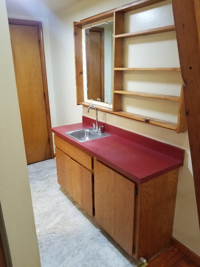 entry to room B - 222 Stribling Ave Unit B