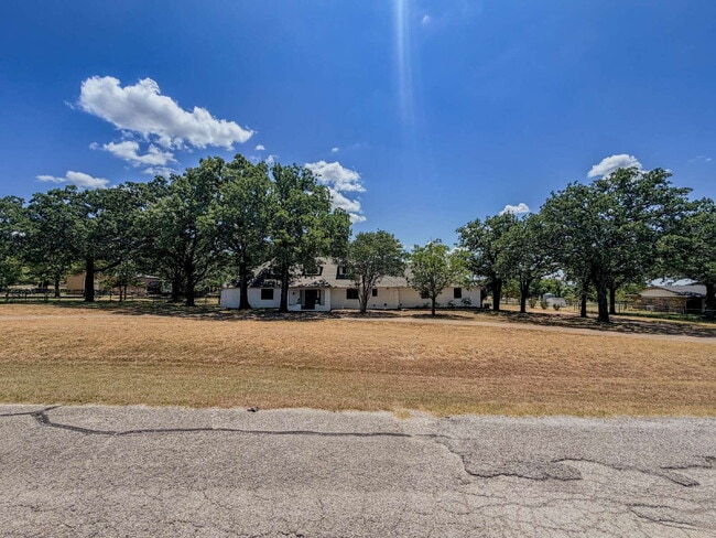 Photo - Beautiful 6 bed, 2 bath home in Burleson!