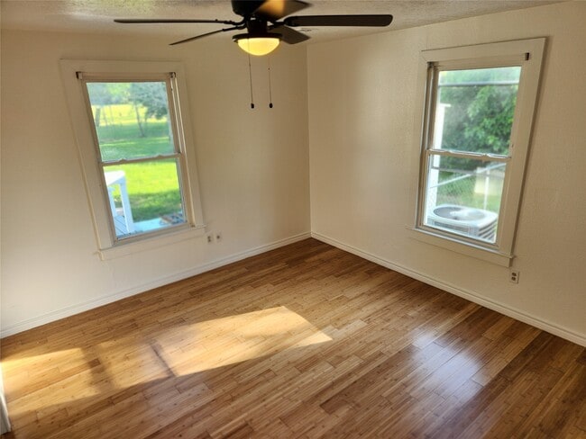 Photo - 505 Connie St