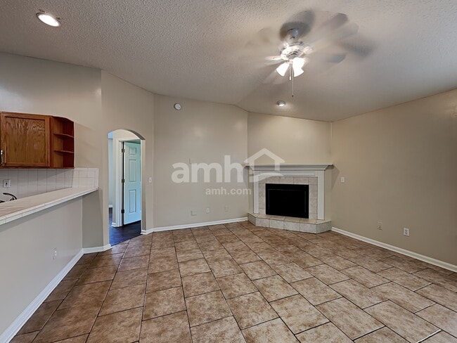 Photo - 570 Lady Lake Rd W