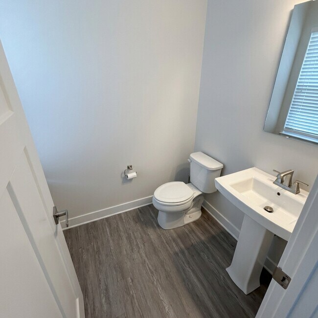Photo - 6828 Woodridge Rd