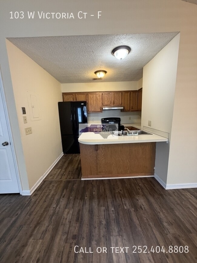 Photo - 103 W Victoria Ct