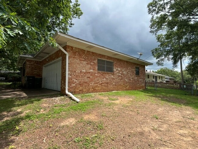 Photo - Very Nice 3 Bedroom 2 Bathroom House near the University of Arkansas Little Rock
