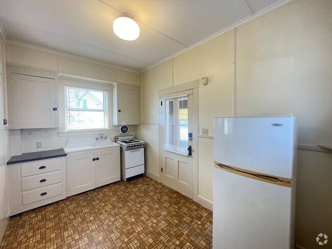 Building Photo - 112 Church St Unit 112-5 Church Rental