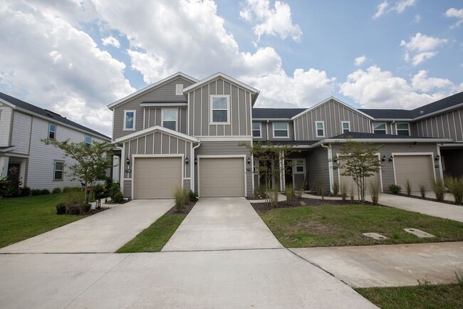 Like new 3 bedroom 2.5 bath townhome is Oa... - Like new 3 bedroom 2.5 bath townhome is Oa...