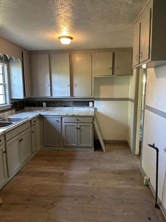 Photo - 2051 Carolyn Ln