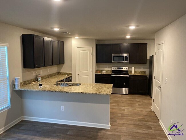 Photo - 119 River Birch Ln
