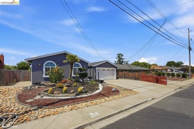 Building Photo - 2269 Cypress Ave