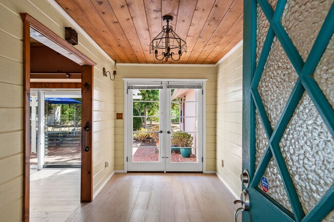 Photo - 190 Fairway Ln