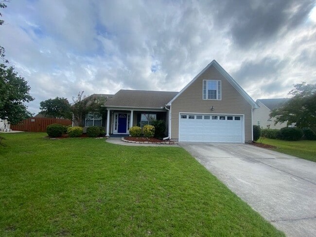 Building Photo - Welcome to this stunning 3-bedroom, 2-bathroom home located in Courntey Pines