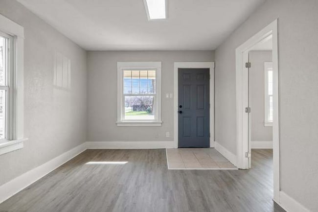 Photo - 1610 Division St