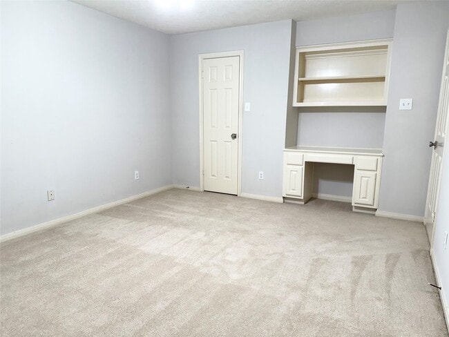 Building Photo - 4226 Roaring Rapids Dr Rental